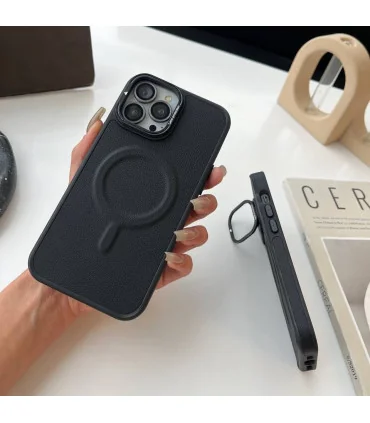 قاب چرمی ایفون 13 پرو مگ سیف viva madrid