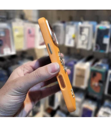 قاب چرمی ایفون 17 پرومکس گس guess