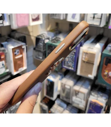 قاب ایفون 13 پرومکس چرمی گس guess